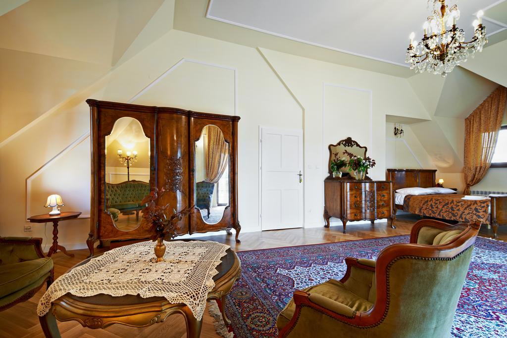 Bed and Breakfast Dwor Osmolice Bialki Dolne Esterno foto